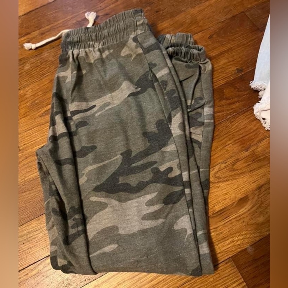 Small camo joggers